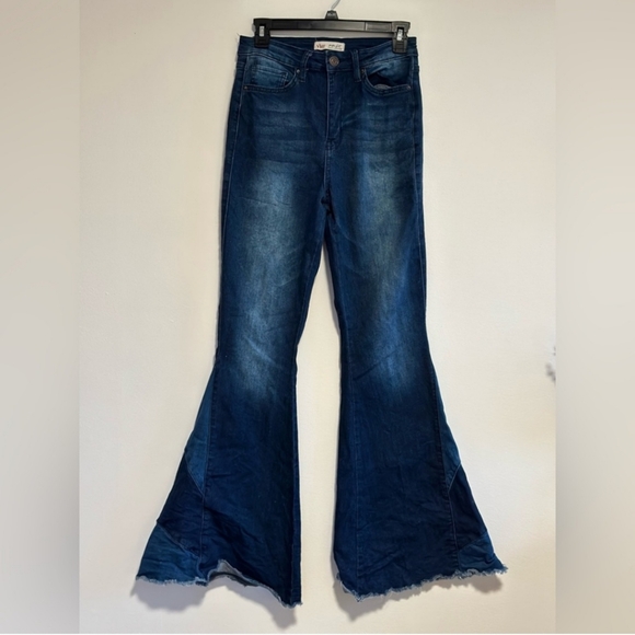 YMI Gigi Fit Flare Bell Bottom High Waist Denim Jeanse Size 9/29 - Picture 10 of 11